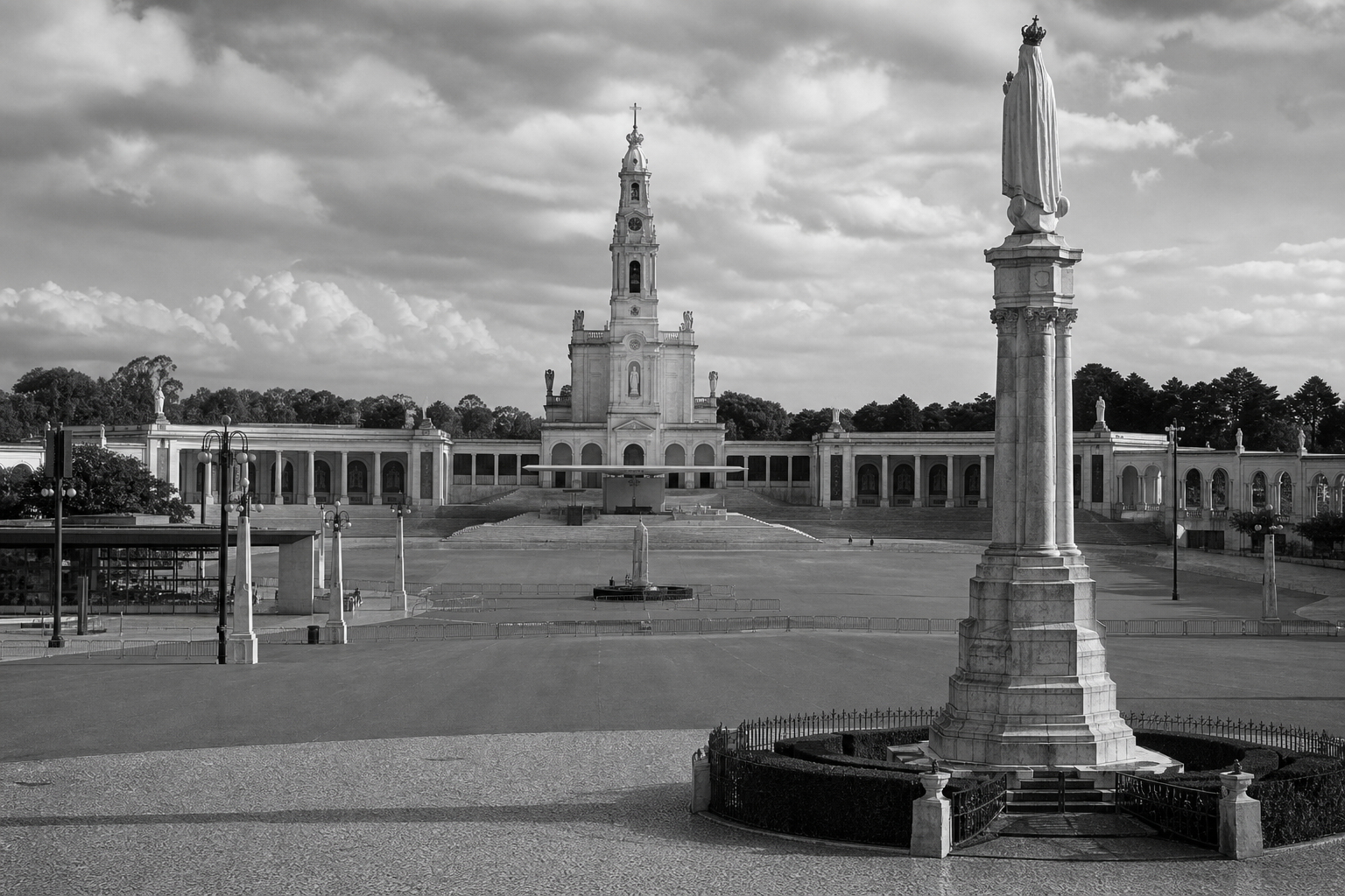 Black and white Fatima Portugal cityscape for private investigator services in Fatima